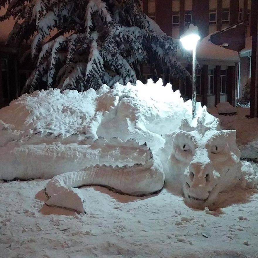 ice sculpture dragon